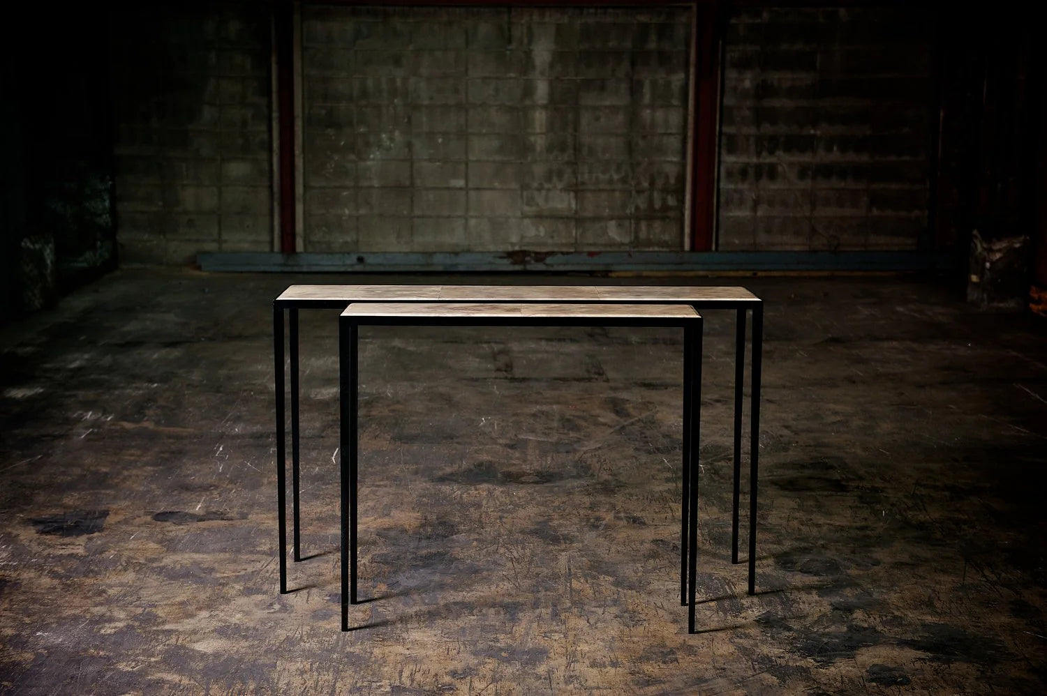 LINEAR CONSOLE TABLE