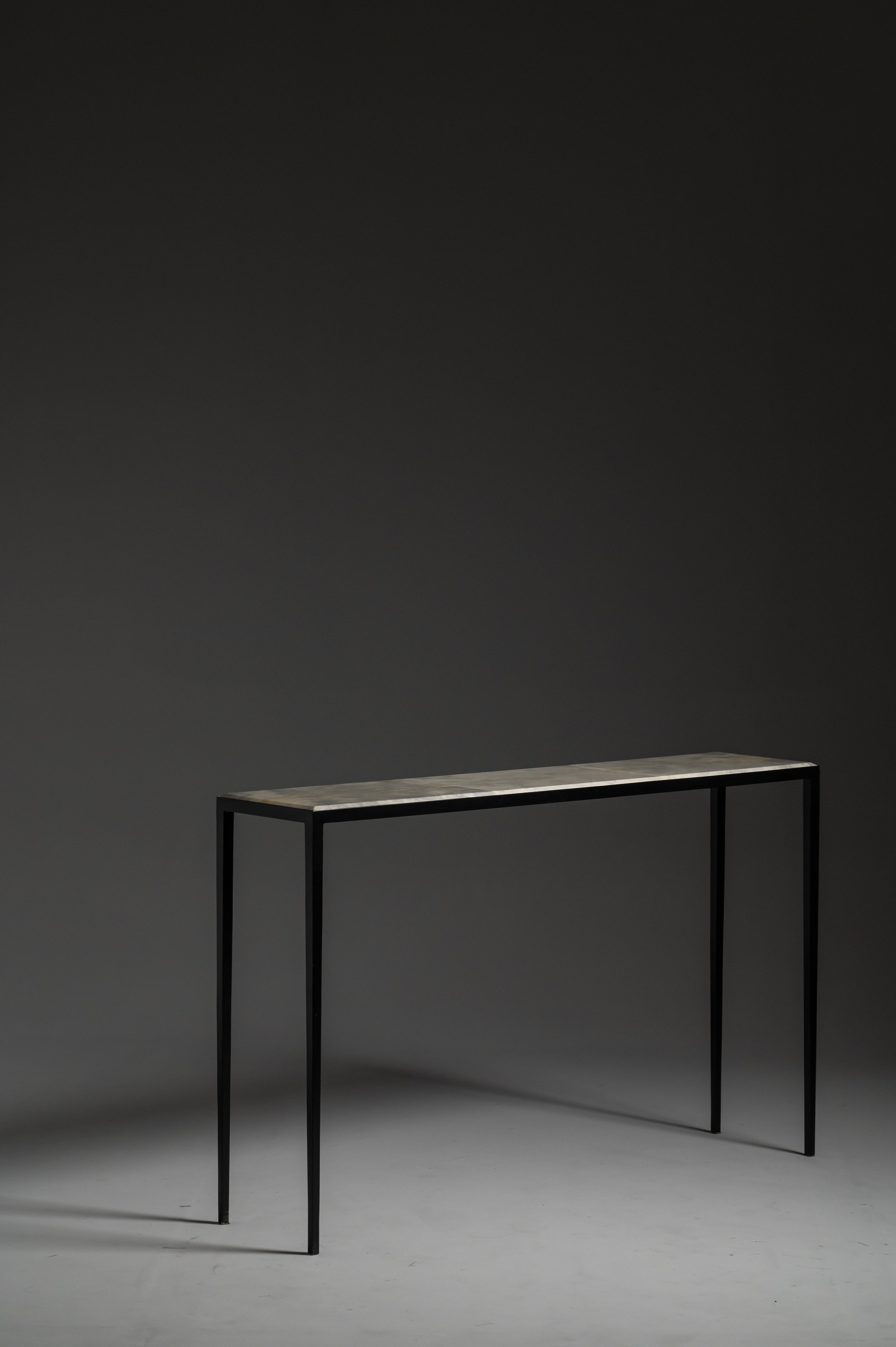 LINEAR CONSOLE TABLE