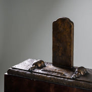 LOUIS PRESENTATION STAND