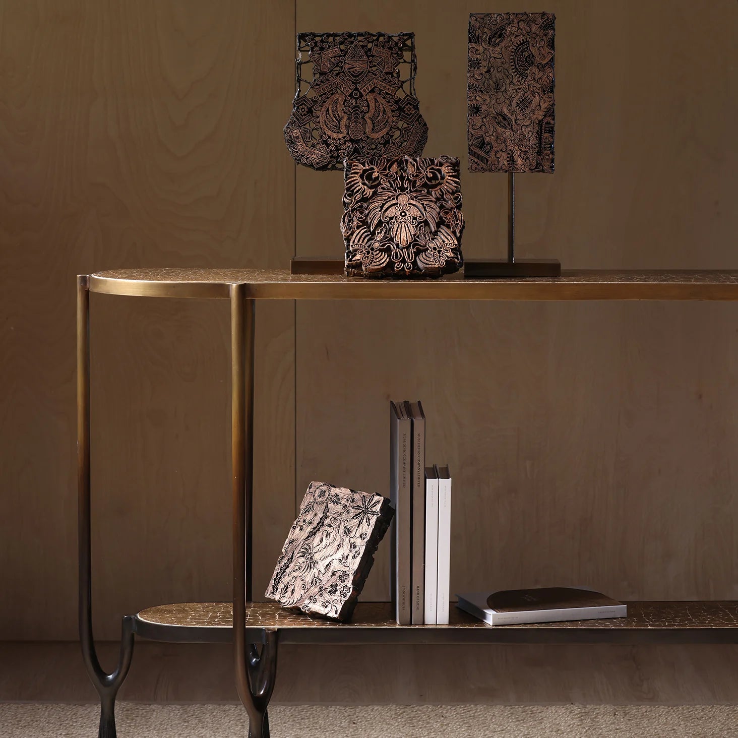 TASSEL CONSOLE